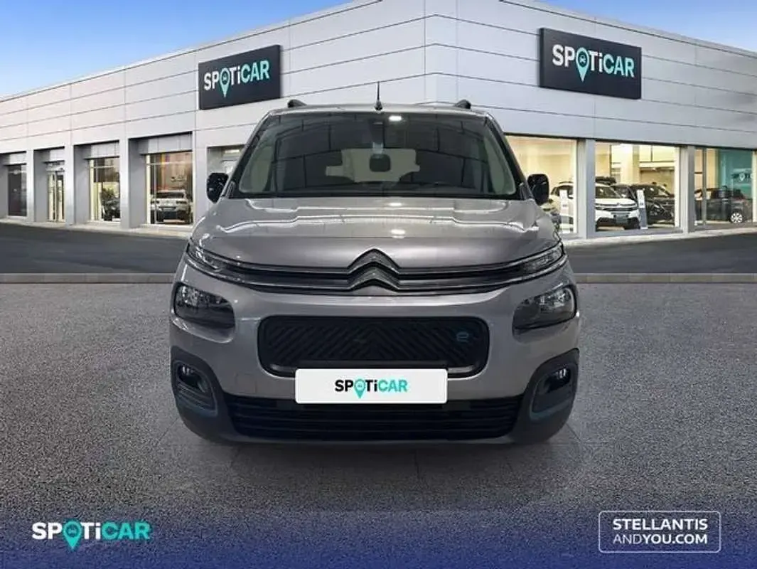 Usado Citroën Berlingo Feel 100 kW (137 CV) 2023 Gris Monovolumen
