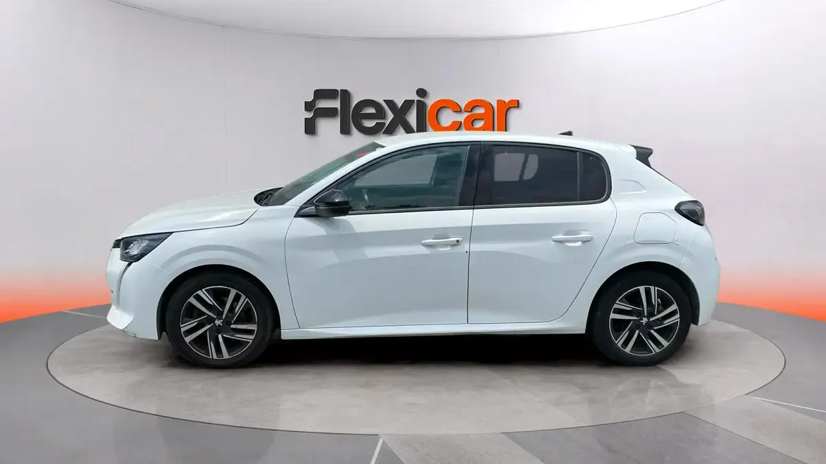 Usado Peugeot 208 Allure 101 CV (74 kW) 2023 Blanco Utilitario