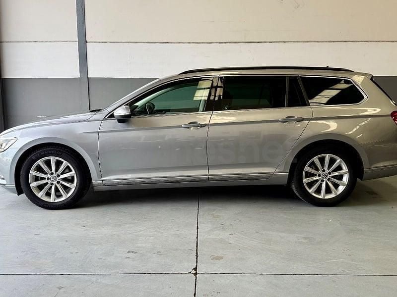 Usado VW Passat Sportline 150 CV (110 kW) 2018 Gris / plata Familiar