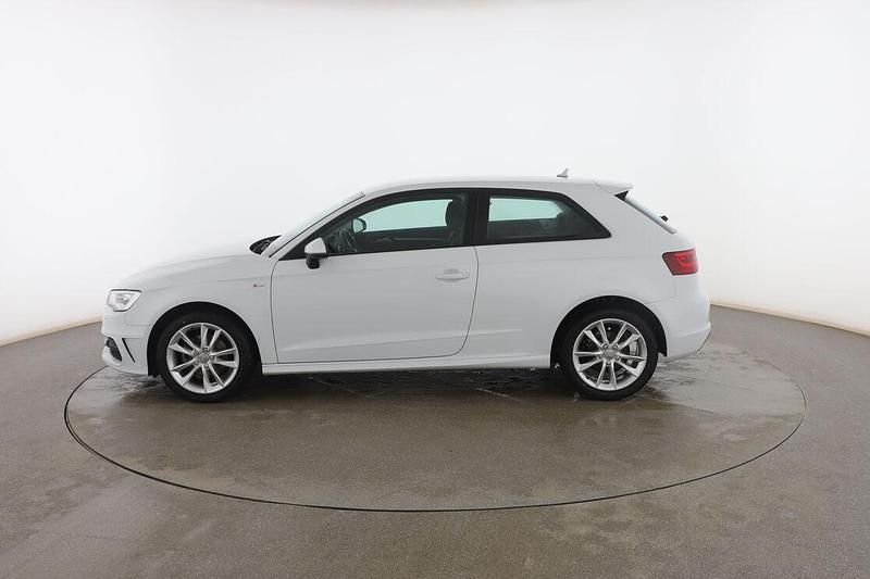 Usado Audi A3 Attraction 110 CV (80 kW) 2015 Blanco Berlina