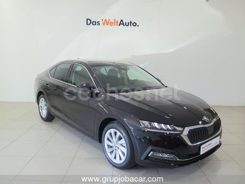 Negro Nuevo 2024 Skoda Octavia Selection Berlina | 31.200 € (Precio justo) - Imagen 1/4