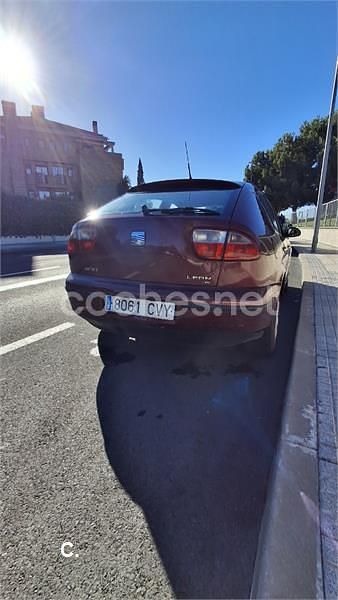 Usado Seat Leon Sport 110 CV (80 kW) 2004 Granate Utilitario