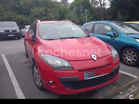 Granate Usado 2009 Renault Mégane GrandTour Dynamique Familiar | 2200 € (Precio justo) - Imagen 1/4