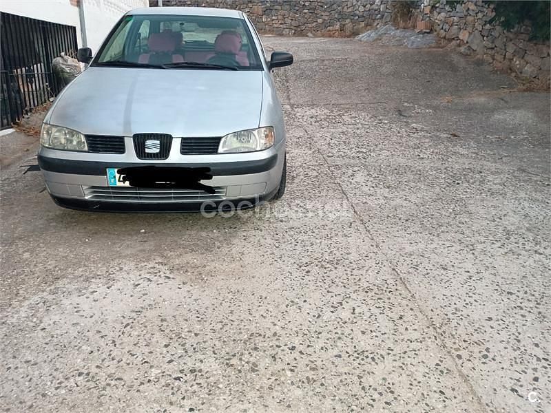 Gris / plata Usado 2001 Seat Ibiza Stella Berlina | 1950 € (Precio justo) - Imagen 1/4