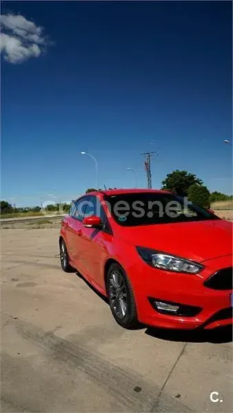 Usado Ford Focus ST-Line 125 CV (91 kW) 2018 Rojo Berlina