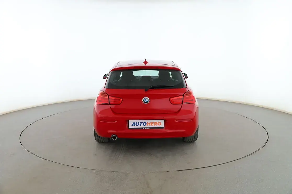 Usado BMW 118 Sport Line 150 CV (110 kW) 2016 Rojo Utilitario