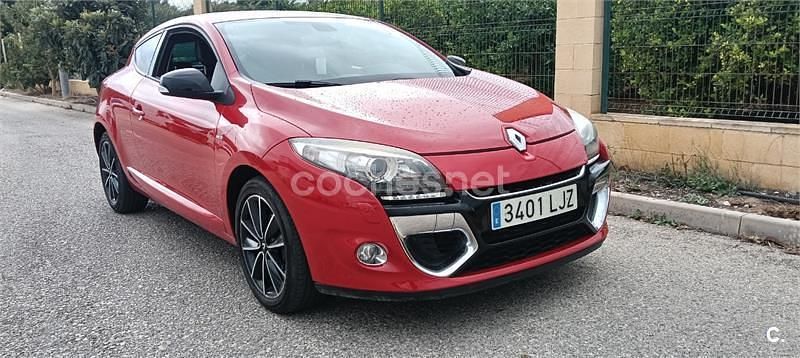 Rojo Usado 2013 Renault Mégane III Berlina | 6500 € (Precio justo) - Imagen 1/4