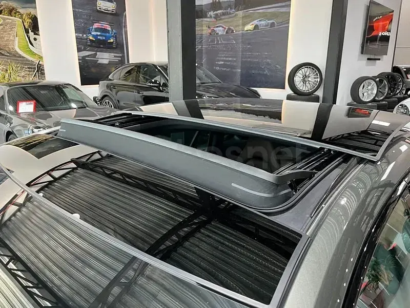 Usado Porsche Panamera 4 Platinum Edition 462 CV (339 kW) 2023 Gris / plata Berlina