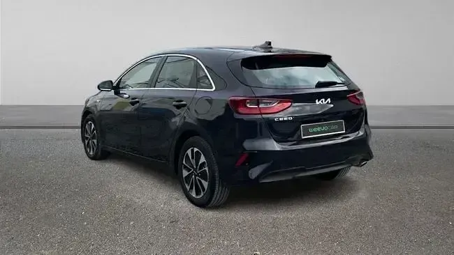 Usado Kia Ceed 100 CV (73 kW) 2024 Negro Utilitario