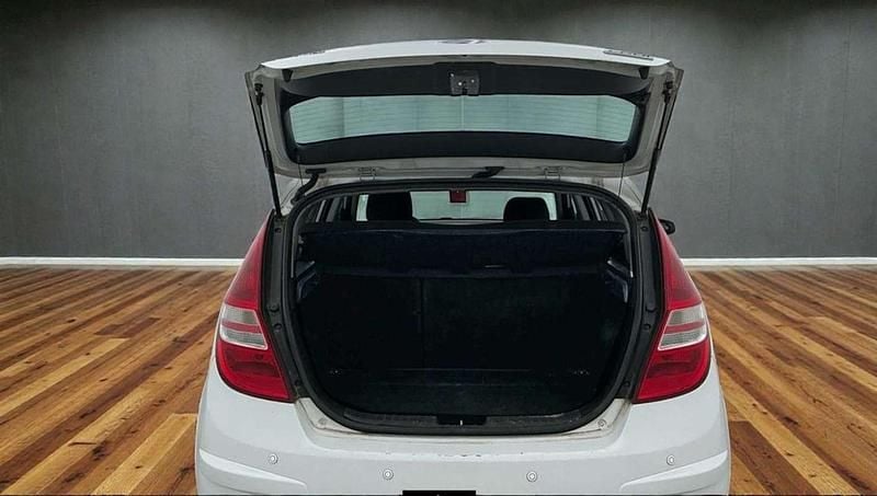 Usado Hyundai i30 Comfort 90 CV (66 kW) 2010 Blanco Utilitario