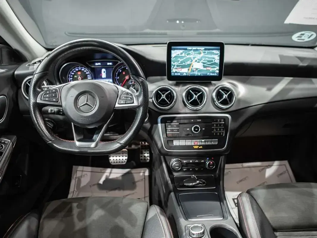 Usado Mercedes CLA200 Shooting Brake 136 CV (100 kW) 2017 Gris Familiar