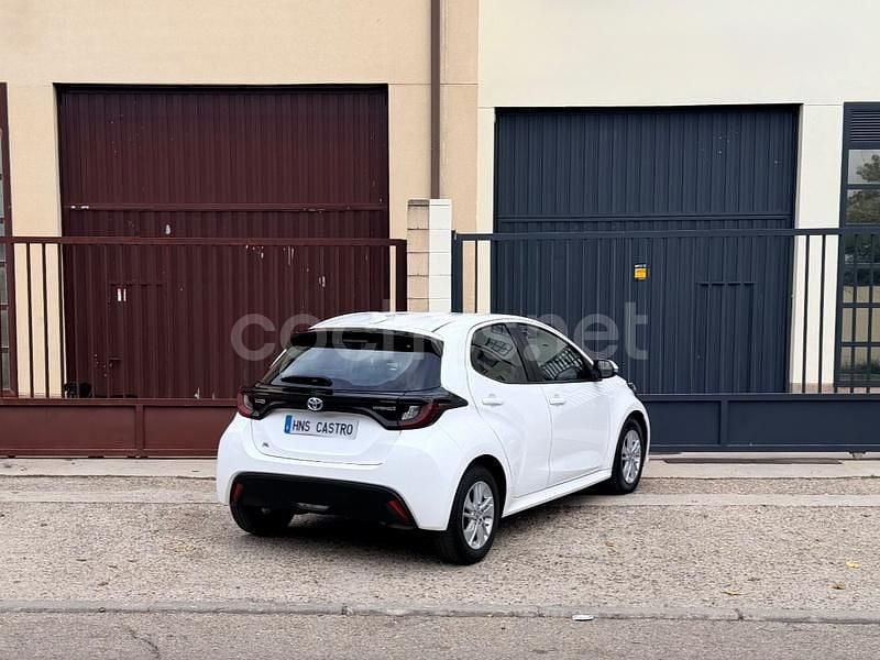 Usado Toyota Yaris Hybrid Business Edition 116 CV (85 kW) 2021 Blanco Berlina