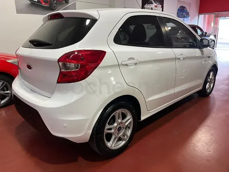 Usado Ford Ka Plus Ultimate 85 CV (62 kW) 2017 Blanco Utilitario