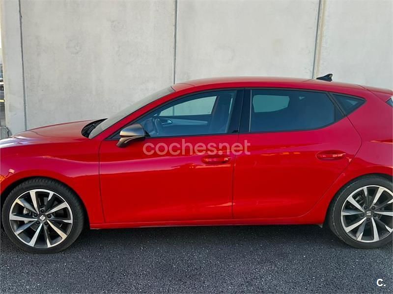 Usado Seat Leon FR 150 CV (110 kW) 2021 Rojo Berlina