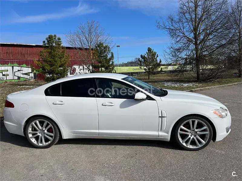 Usado Jaguar XF Sportbrake Portfolio 275 CV (202 kW) 2012 Blanco Familiar