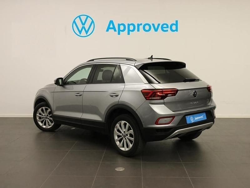 Usado VW T-Roc Life 150 CV (110 kW) 2024 Gris / plata SUV