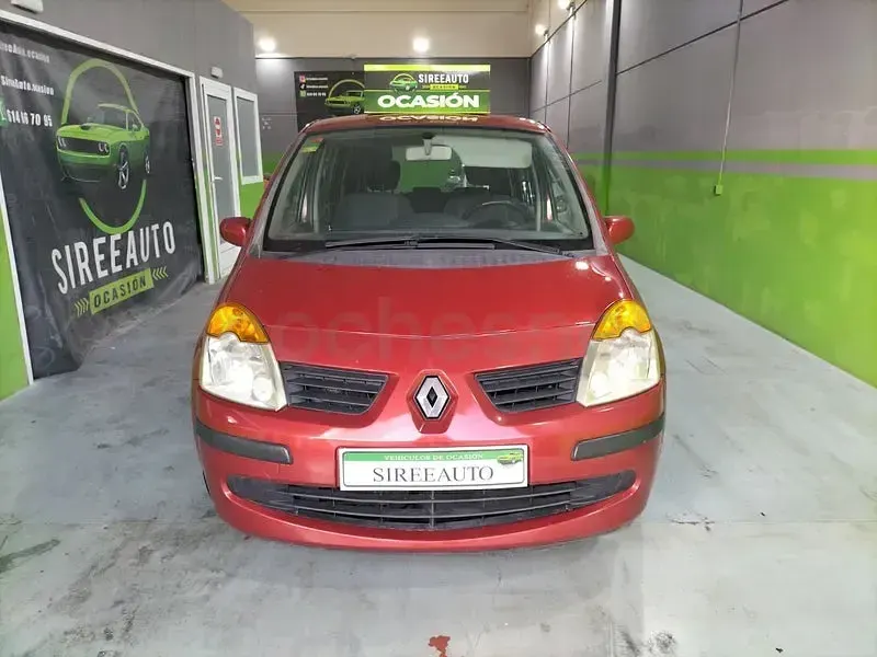 Usado Renault Modus Dynamique 80 CV (58 kW) 2005 Granate Monovolumen