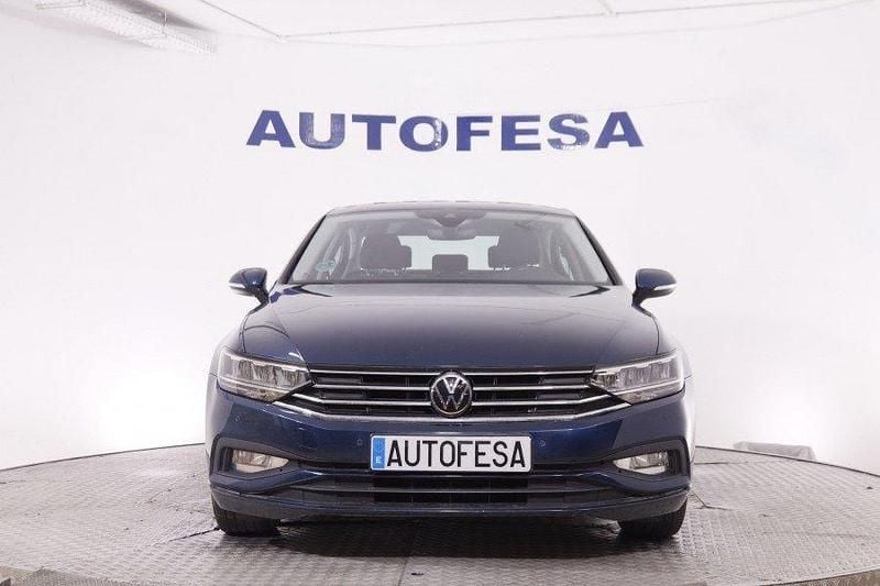 Usado VW Passat 122 CV (89 kW) 2020 Azul Berlina