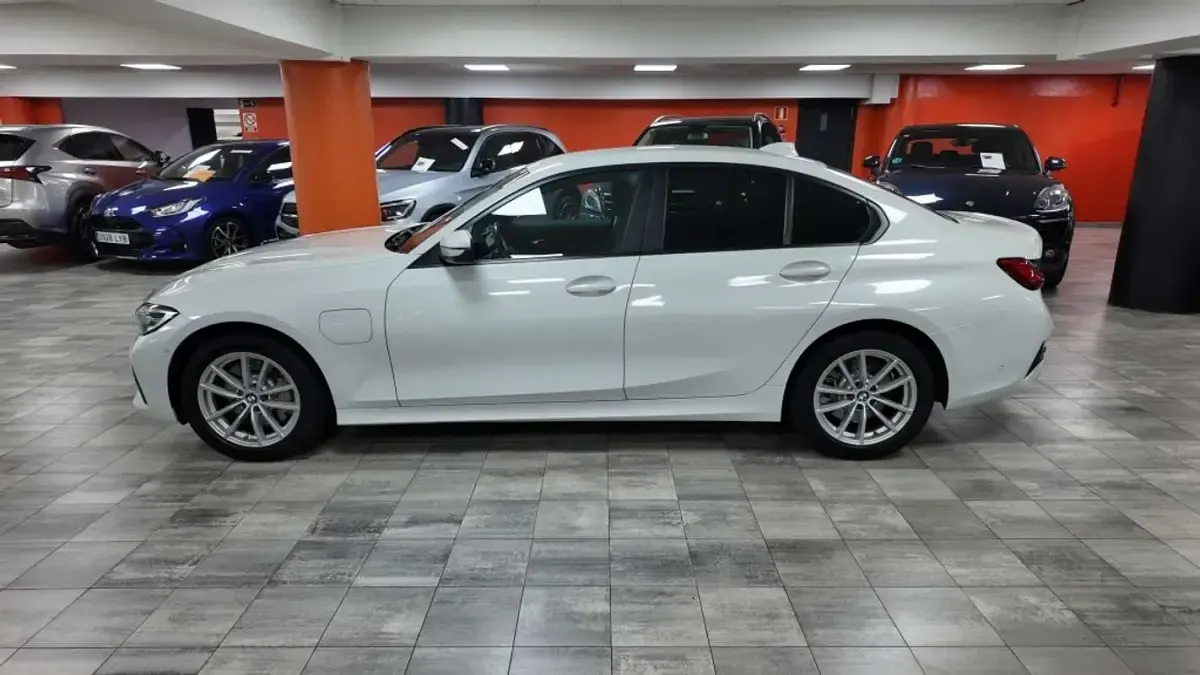 Usado BMW 330e Luxury Line 292 CV (214 kW) 2020 Blanco Berlina