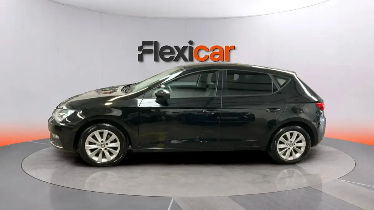 Usado Seat Leon Reference 116 CV (85 kW) 2018 Negro Berlina