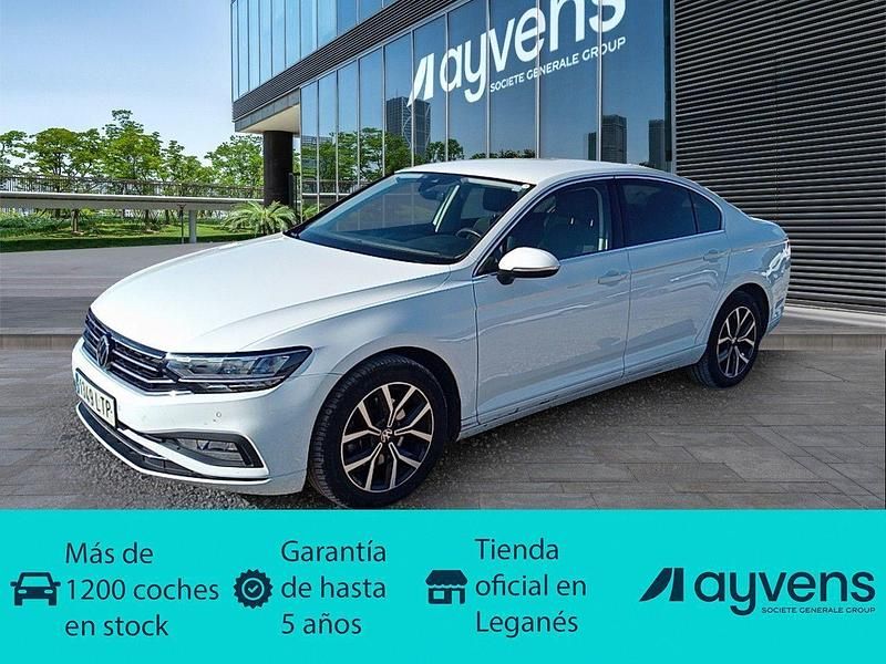 Blanco Usado 2021 VW Passat Executive Berlina | 19.900 € (Precio justo) - Imagen 1/4