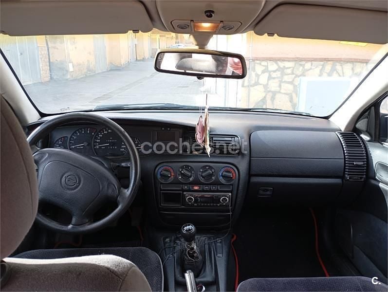 Usado Opel Omega 130 CV (95 kW) 1995 Verde Berlina