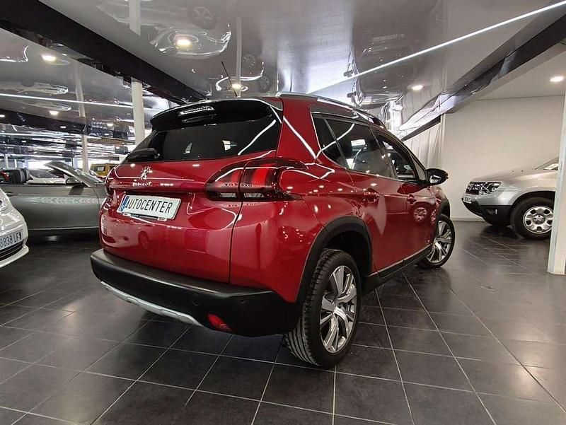 Usado Peugeot 2008 Allure 120 CV (88 kW) 2019 Rojo SUV
