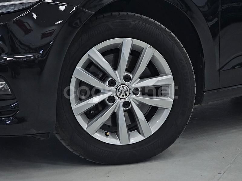 Usado VW Touran Edition 115 CV (84 kW) 2019 Negro Monovolumen