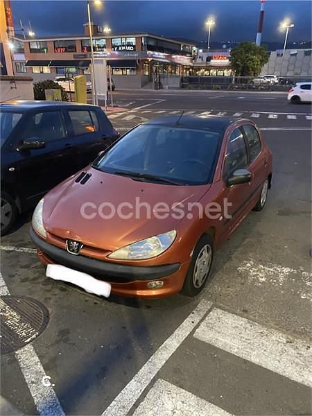 Usado Peugeot 206 75 CV (55 kW) 2000 Naranja Berlina