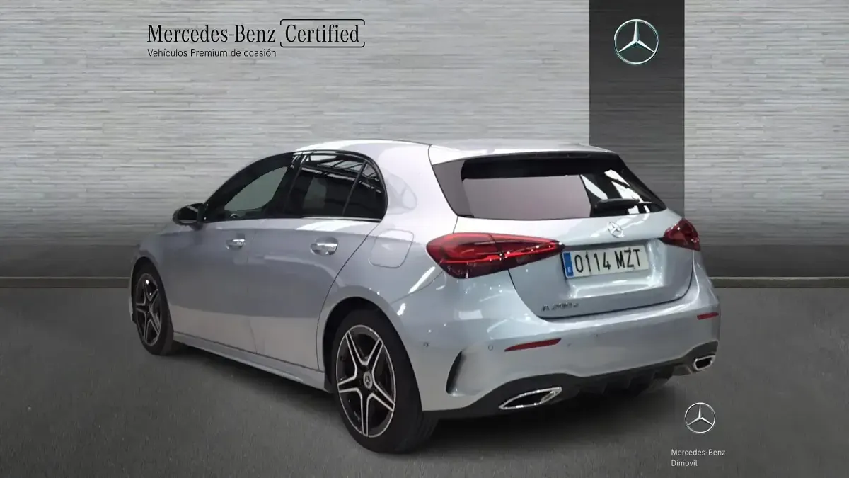 Usado Mercedes A200 AMG line 150 CV (110 kW) 2025 Plata hightech Berlina