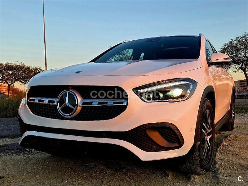 Usado Mercedes GLA200 150 CV (110 kW) 2022 Blanco SUV