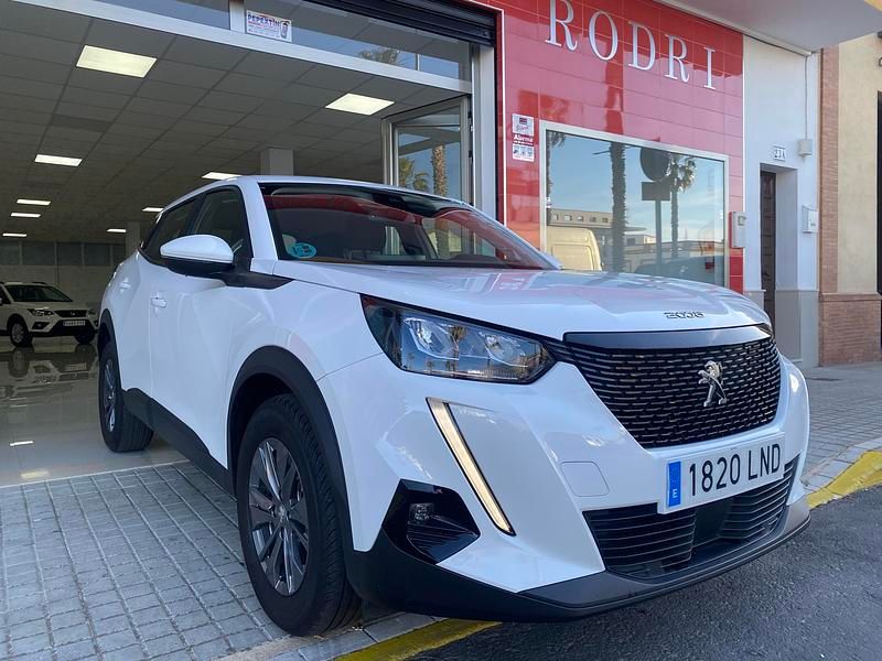 Usado Peugeot 2008 Active 100 CV (73 kW) 2021 Blanco SUV