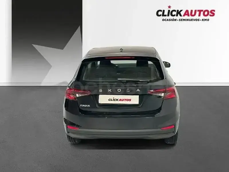 Usado Skoda Fabia Essence 80 CV (58 kW) 2025 Negro Utilitario
