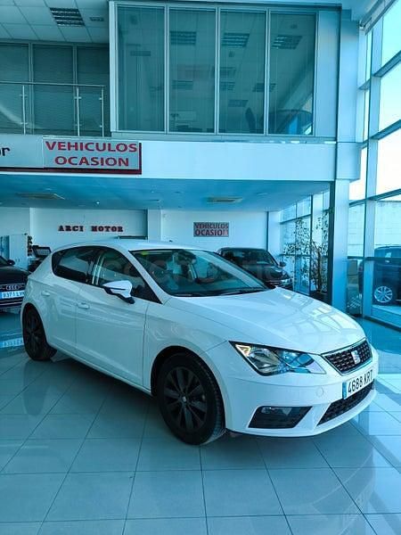 Usado Seat Leon Style 130 CV (95 kW) 2018 Blanco Berlina