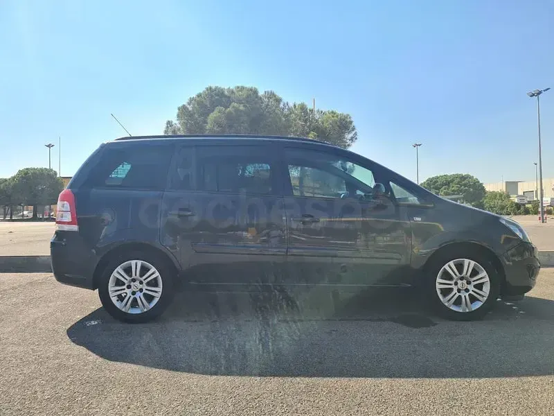 Usado Opel Zafira Family 110 CV (80 kW) 2008 Negro Monovolumen