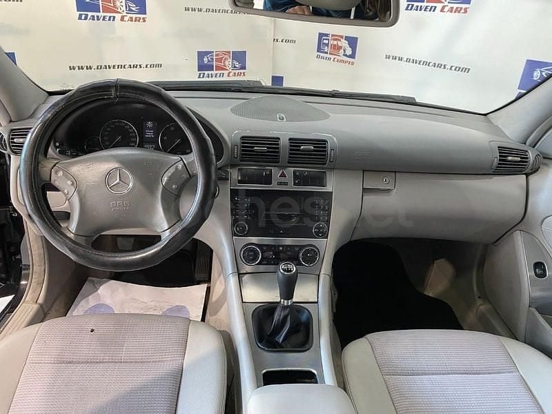 Usado Mercedes C220 Classic 143 CV (105 kW) 2004 Negro Familiar