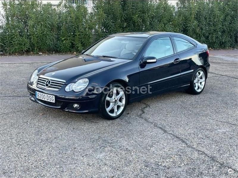 Usado Mercedes C220 143 CV (105 kW) 2004 Azul Berlina