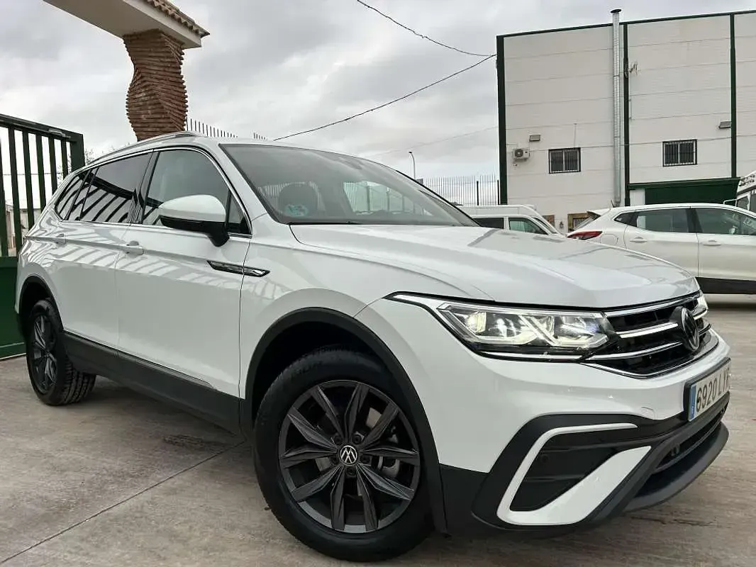 Usado VW Tiguan Allspace Life 150 CV (110 kW) 2022 Blanco SUV