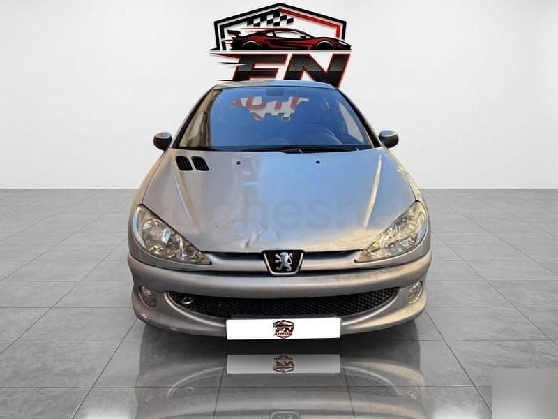 Usado Peugeot 206 70 CV (51 kW) 2006 Gris / plata Berlina