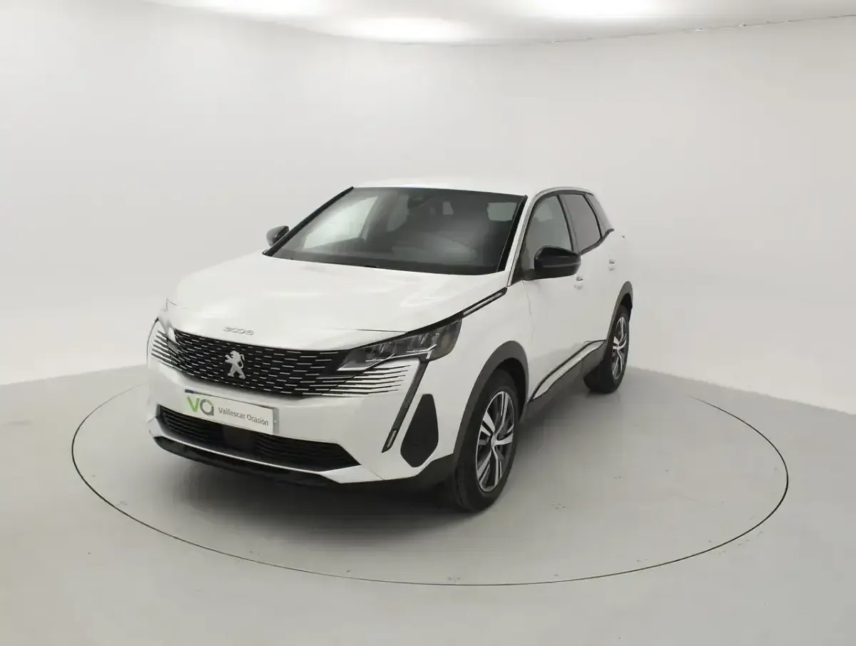 Usado Peugeot 3008 Allure 131 CV (96 kW) 2023 Gris SUV