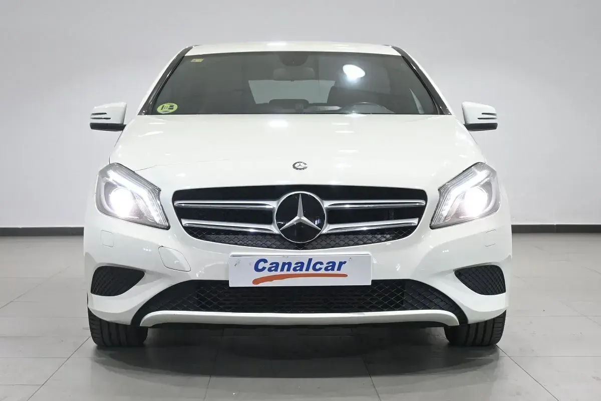 Usado Mercedes A180 Urban 109 CV (80 kW) 2014 Blanco