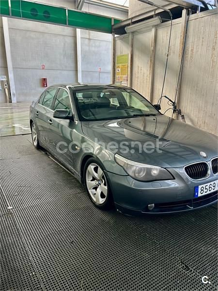 Usado BMW 530 193 CV (141 kW) 2004 Gris / plata Berlina
