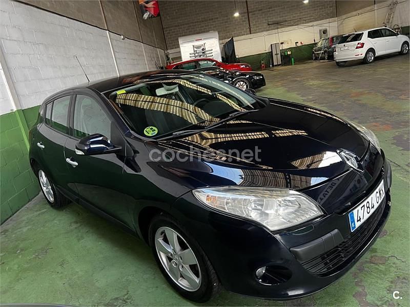 Usado Renault Mégane Dynamique 130 CV (95 kW) 2010 Negro Berlina