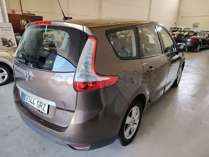 Usado Renault Grand Scénic II Dynamique 105 CV (77 kW) 2009 Beige Monovolumen