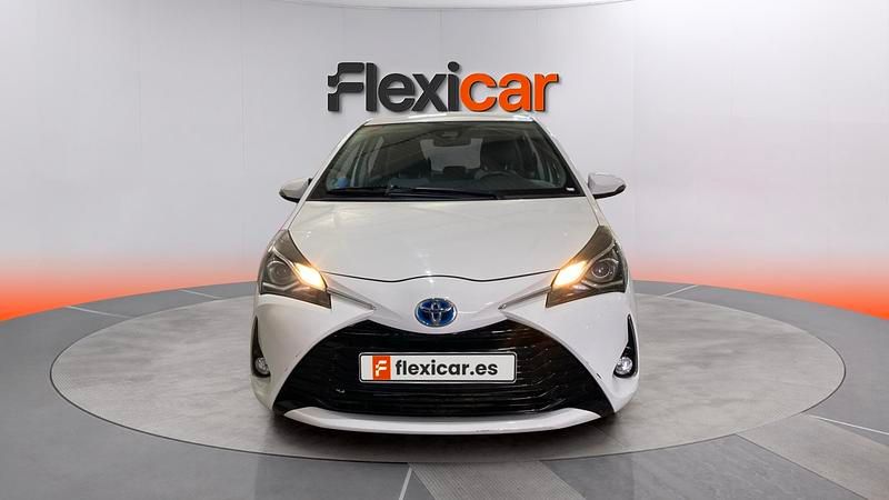 Usado Toyota Yaris Hybrid Active 100 CV (73 kW) 2019 Blanco Berlina