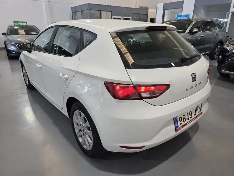 Usado Seat Leon Style 150 CV (110 kW) 2015 Blanco Berlina