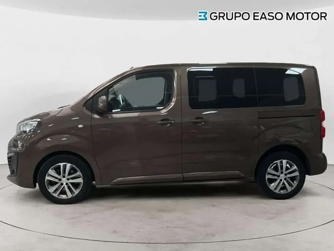 Usado Peugeot Traveller Active 120 CV (88 kW) 2021 Marrón Monovolumen