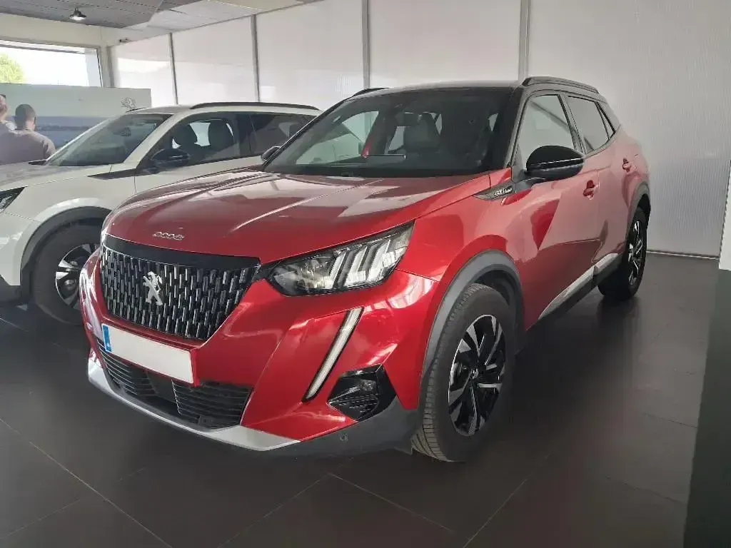 Usado Peugeot 2008 GT-line 130 CV (95 kW) 2020 Rojo SUV