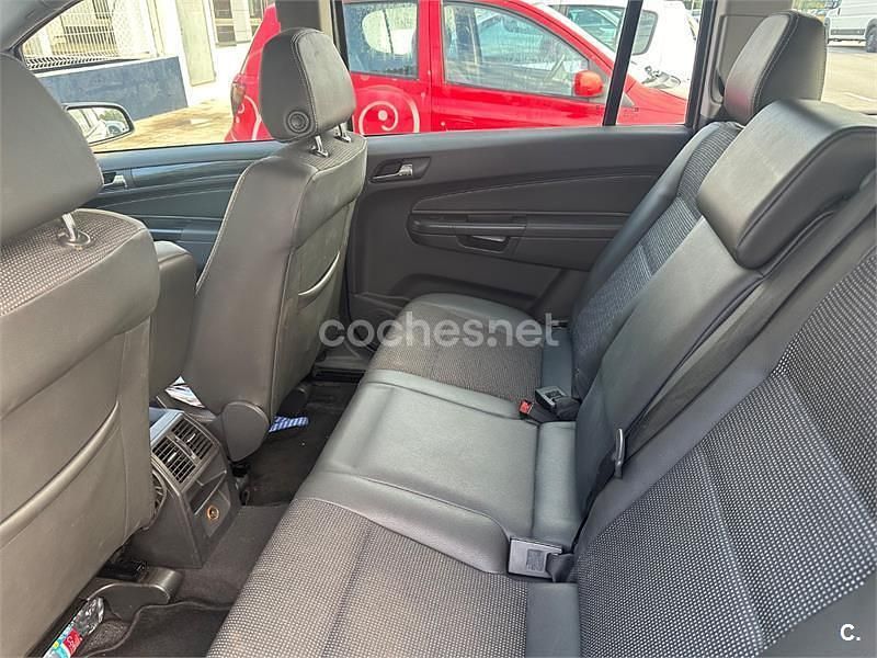 Beige Usado 2005 Opel Zafira Enjoy Monovolumen | 3990 € (Precio justo) - Imagen 1/4