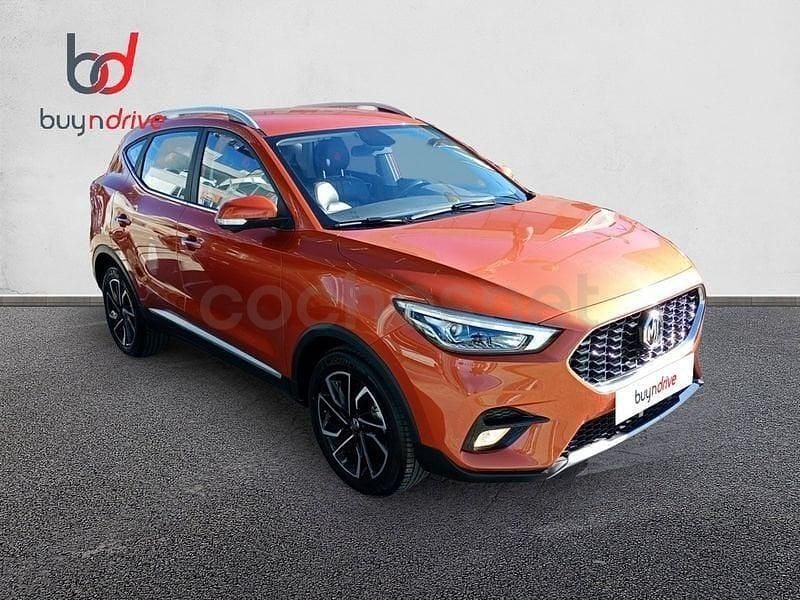Begagnad MG ZS Luxury 106 HK (77 kW) 2022 Orange Sedan